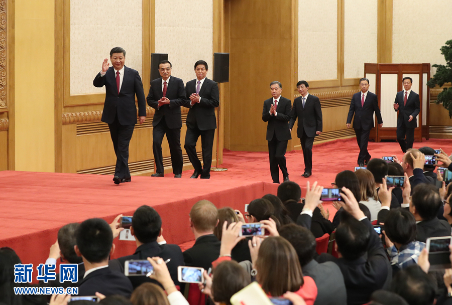 （輪播）十九屆中央政治局常委同中外記者見面