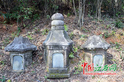 江西修水縣寺邊發現18座古墓 11座被盜(圖)