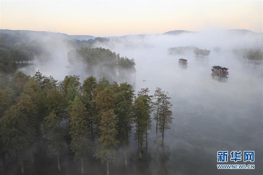 江蘇盱眙：雲霧繚繞天泉湖