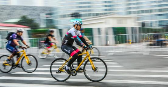 槍手康塔多騎ofo小黃車現身“2017環法上海巔峰賽”