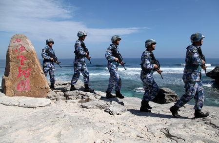 外媒：中國軍民合力捍衛南海主權 漁船騷擾美艦