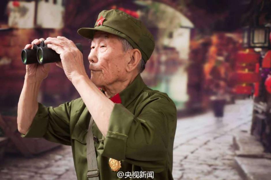 96歲抗戰老兵拍“大片” 變身時尚達人