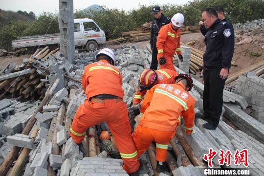 浙江一新建房屋倒塌3人被壓 事故致2死1傷