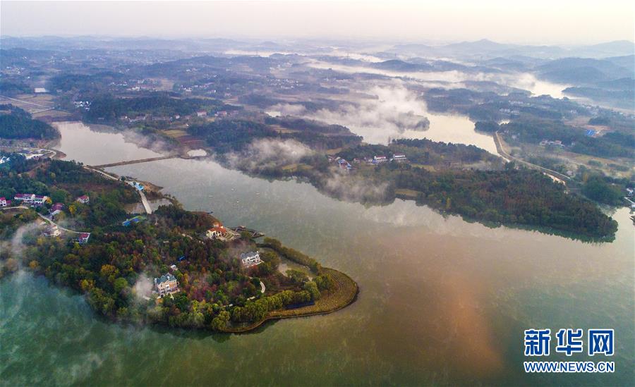 雲蒸霞蔚小山村