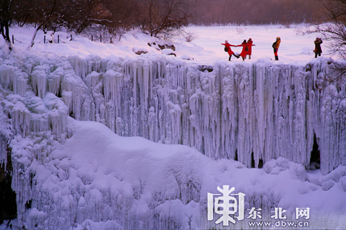 鏡泊湖今冬八大核心旅遊産品掀起冬季冰雪旅遊熱潮