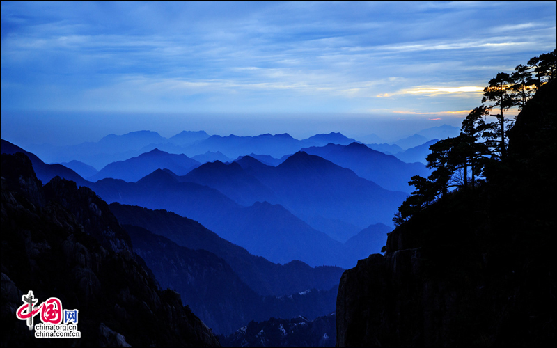 深秋黃山：一幅濃墨重彩的歐式油畫