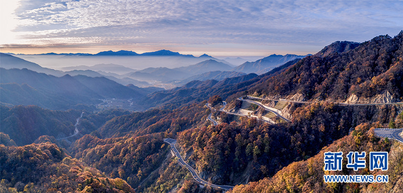 看萬山紅遍層林盡染 千里大別山流連忘返