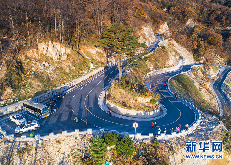 看萬山紅遍層林盡染 千里大別山流連忘返