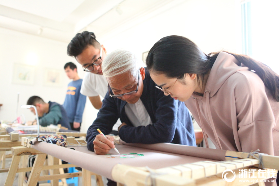 杭州男工繡唯一傳人大學開課教刺繡