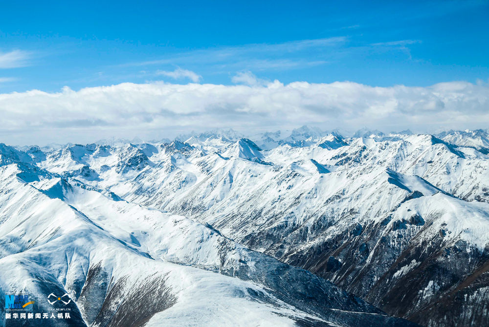 壯美河山！萬米高空俯瞰雪後巴顏喀拉山