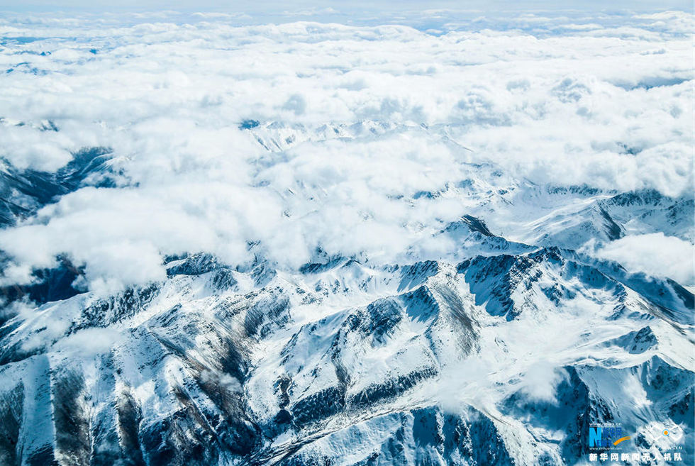 壯美河山！萬米高空俯瞰雪後巴顏喀拉山