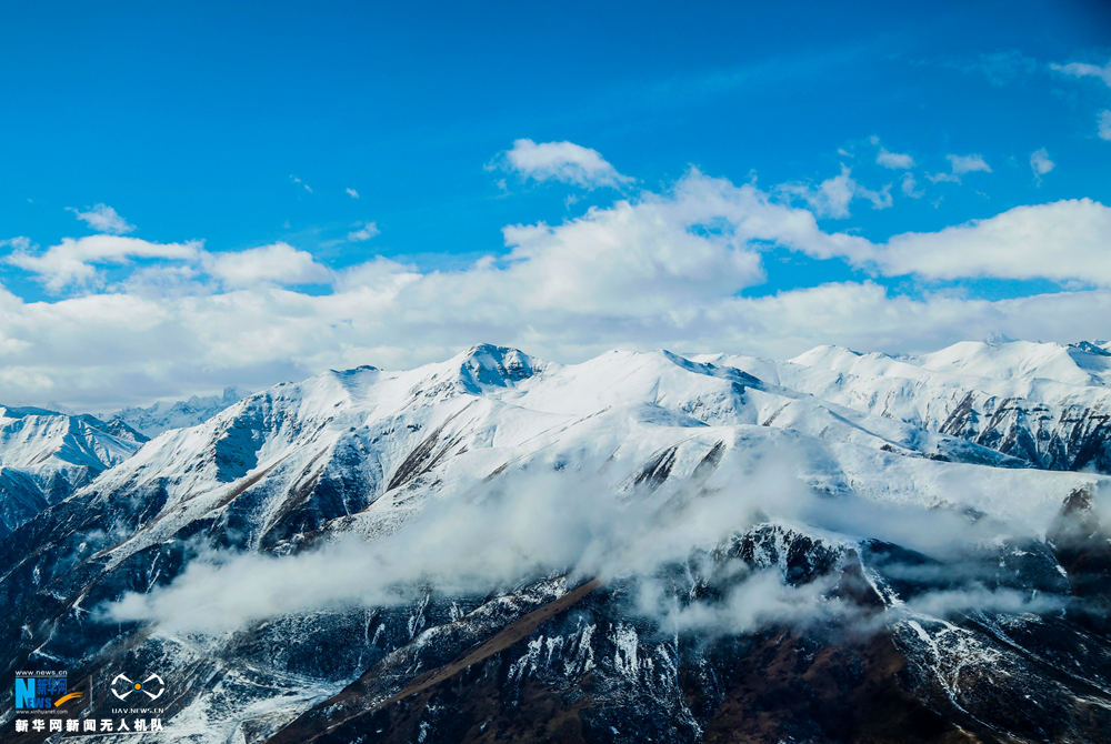 壯美河山！萬米高空俯瞰雪後巴顏喀拉山