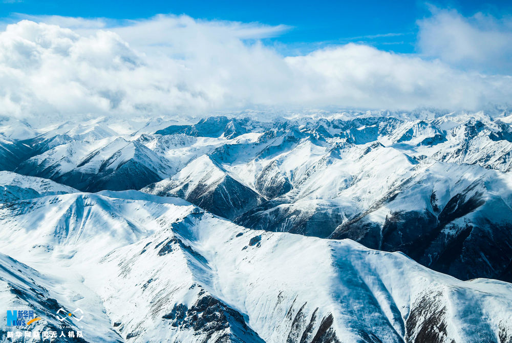 壯美河山！萬米高空俯瞰雪後巴顏喀拉山