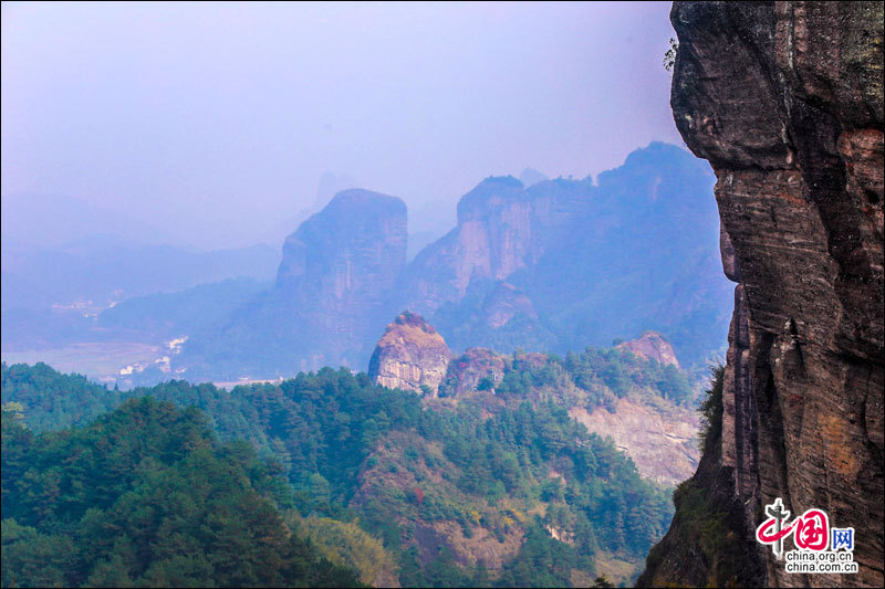 湖南崀山丹霞奇景 美如一幅瑰麗畫卷