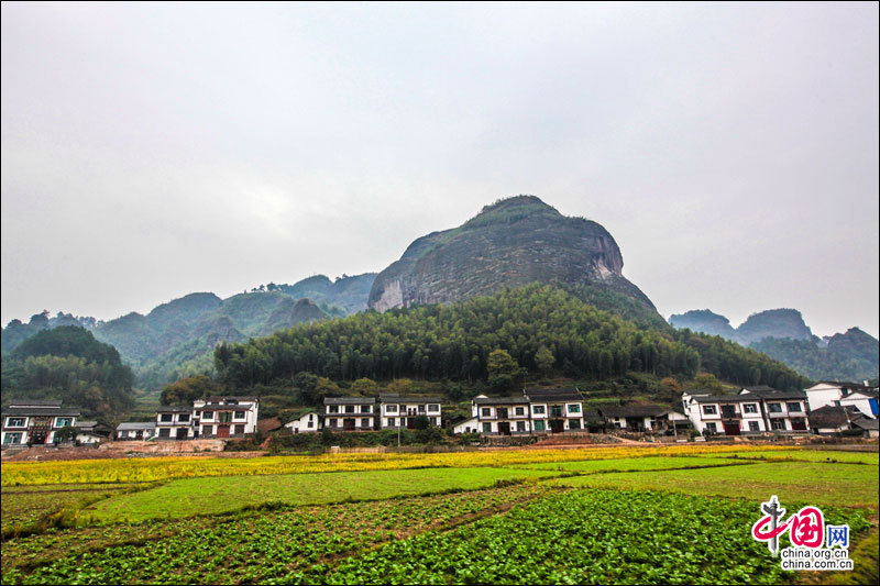 湖南崀山丹霞奇景 美如一幅瑰麗畫卷