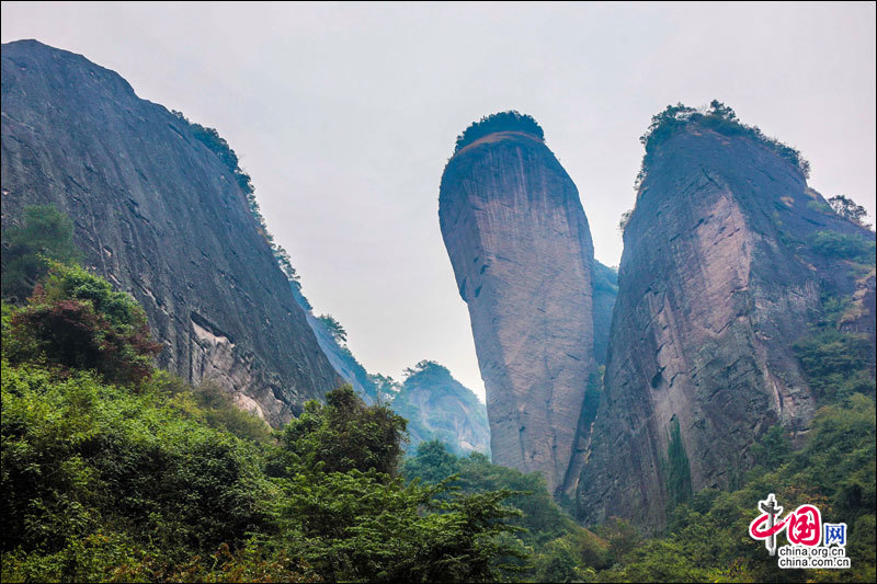 湖南崀山丹霞奇景 美如一幅瑰麗畫卷