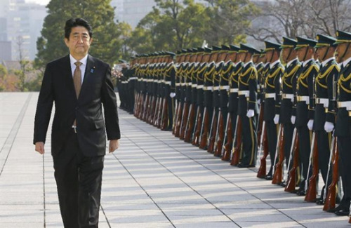 日本新安保法抗議聲中上馬 安倍強推"黷武"意願