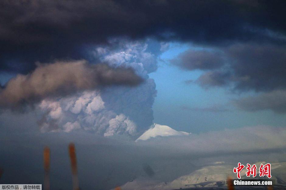 美國巴甫洛夫火山噴發 火山灰遮天蔽日