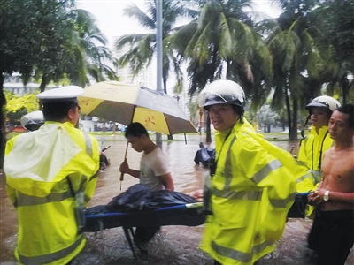 【瓊島先鋒圖文列表】【及時快訊】暴雨中的他們 再一次溫暖這座城