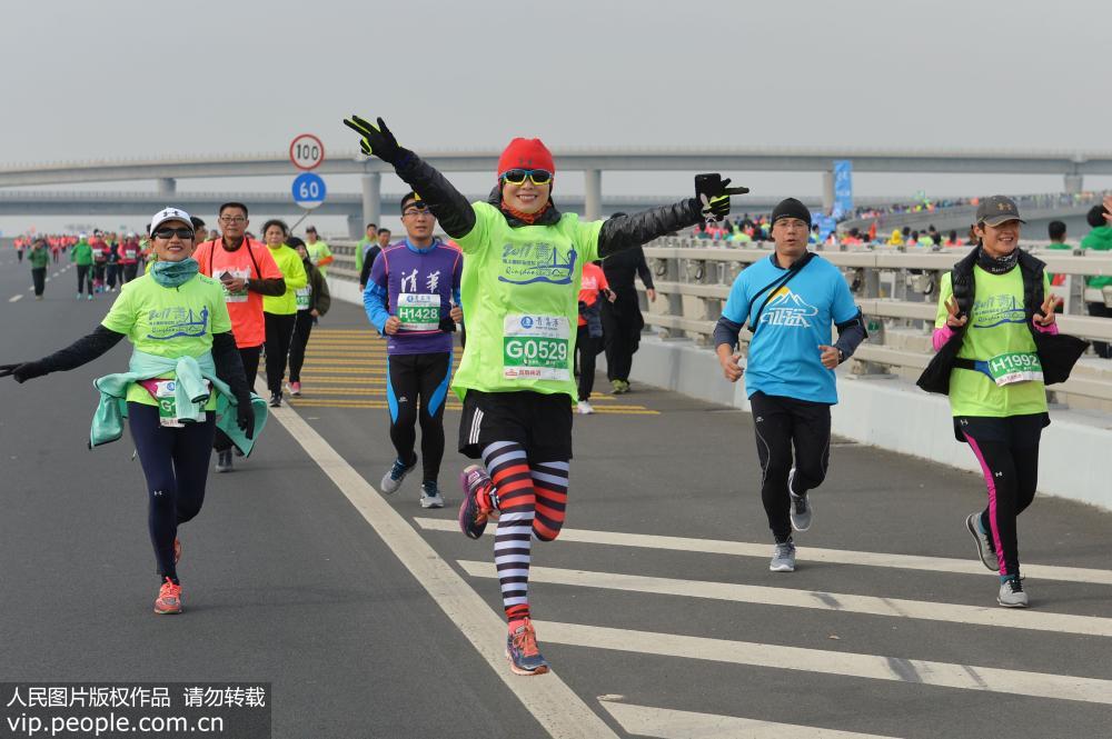 2017青島海上國際馬拉松鳴槍開跑