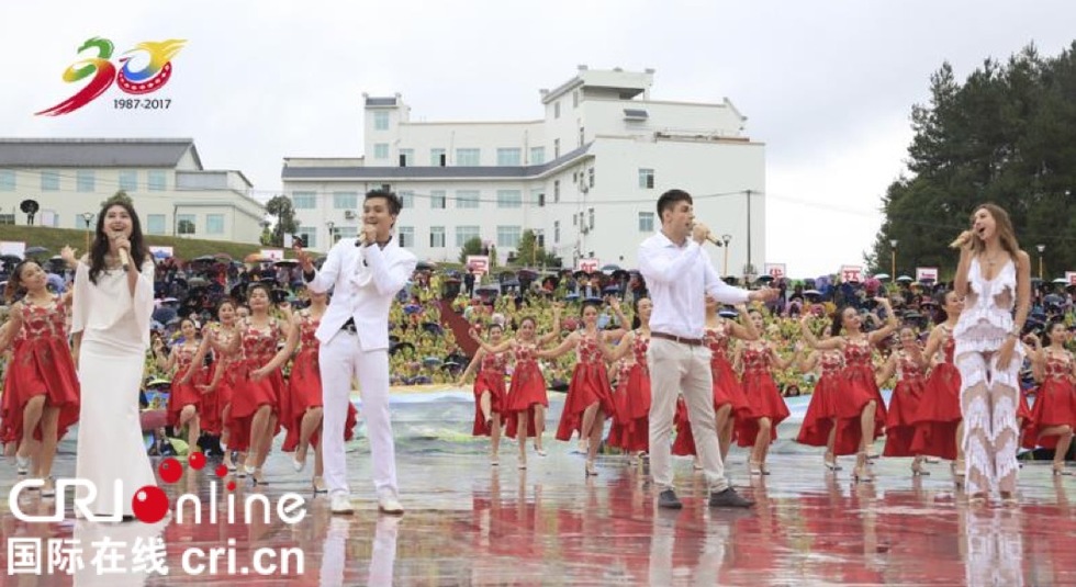 【已審】【焦點圖】【旅遊文體】【園區建設】【八桂大地、八桂大地-河池】世遺環江 多彩毛南 環江毛南族自治縣喜迎30週年華誕