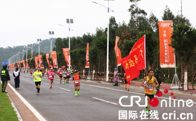 【魅力東盟-頭圖】【旅遊文體】【八桂大地、八桂大地-防城港】讓世界看到防城港的步伐——2017中國-東盟國際馬拉松在防城港市激情開跑