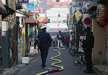 東京歌舞伎町繁華街道失火 1人傷多棟建築被燒