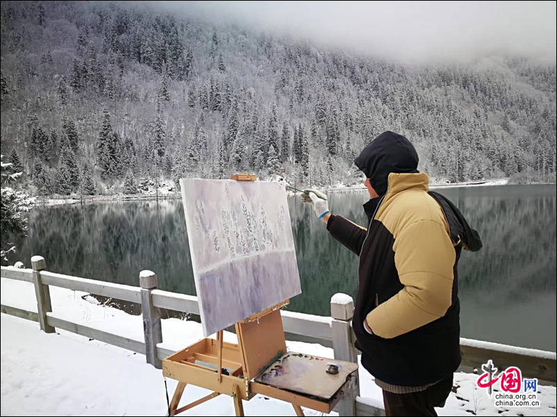 大雪裝扮的初冬 達古冰山開啟冰雪童話世界