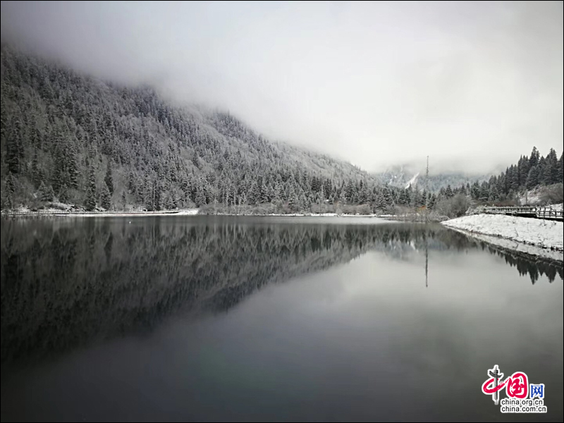 大雪裝扮的初冬 達古冰山開啟冰雪童話世界