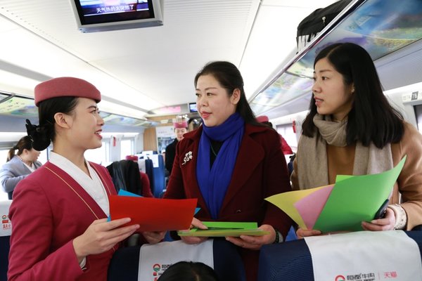 【輪播圖】鄭州至廈門首趟高鐵列車25日開通