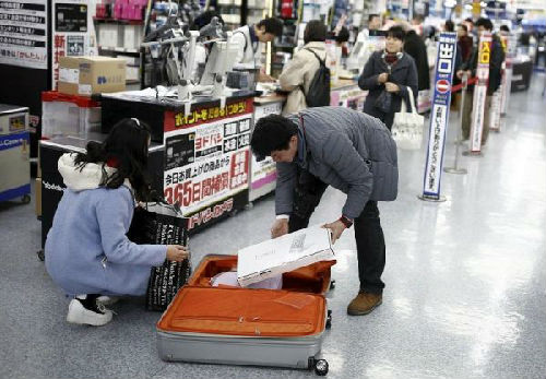 日媒:訪日中國遊客"爆買"剎車 或受關稅新政影響