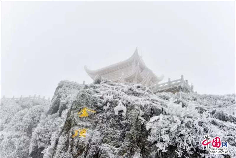 世俗的心 在晶瑩剔透的峨眉山甦醒