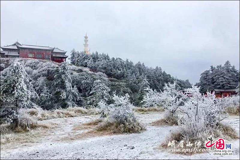 世俗的心 在晶瑩剔透的峨眉山甦醒