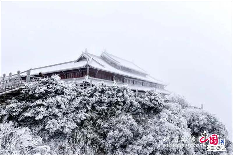 世俗的心 在晶瑩剔透的峨眉山甦醒