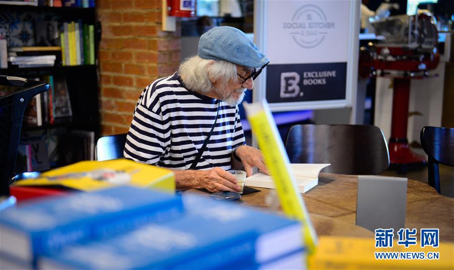 世界讀書日：賣書賣餐賣咖啡　實體書店新選擇