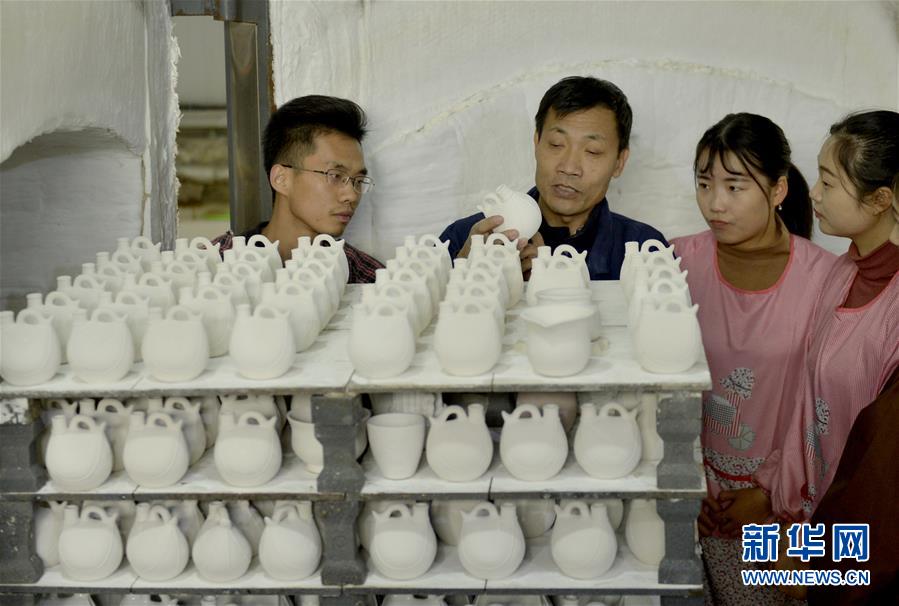 河北邢臺：“邢窯陶瓷”走近大學生 非遺傳承進校園