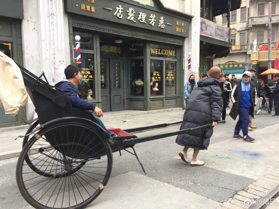 組圖：蔣欣曬《半生緣》片場照 變拉黃包車小妹