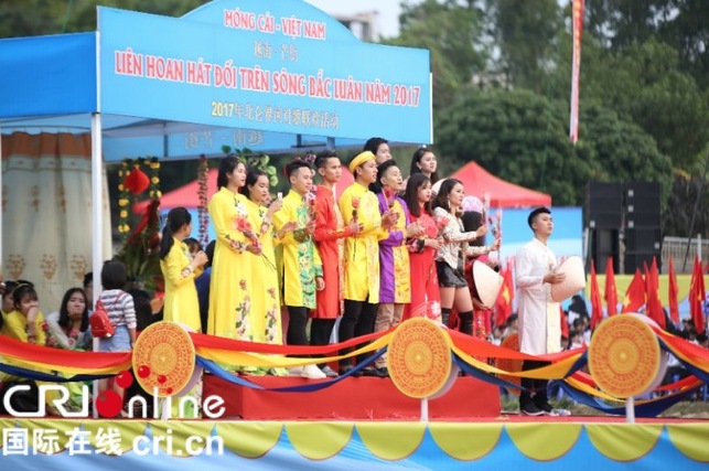 〔焦點圖、魅力東盟〕唱響友誼 舞動青春——越中界河對歌聯歡活動隆重舉行