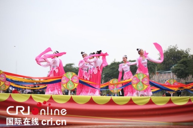 〔焦點圖、魅力東盟〕唱響友誼 舞動青春——越中界河對歌聯歡活動隆重舉行