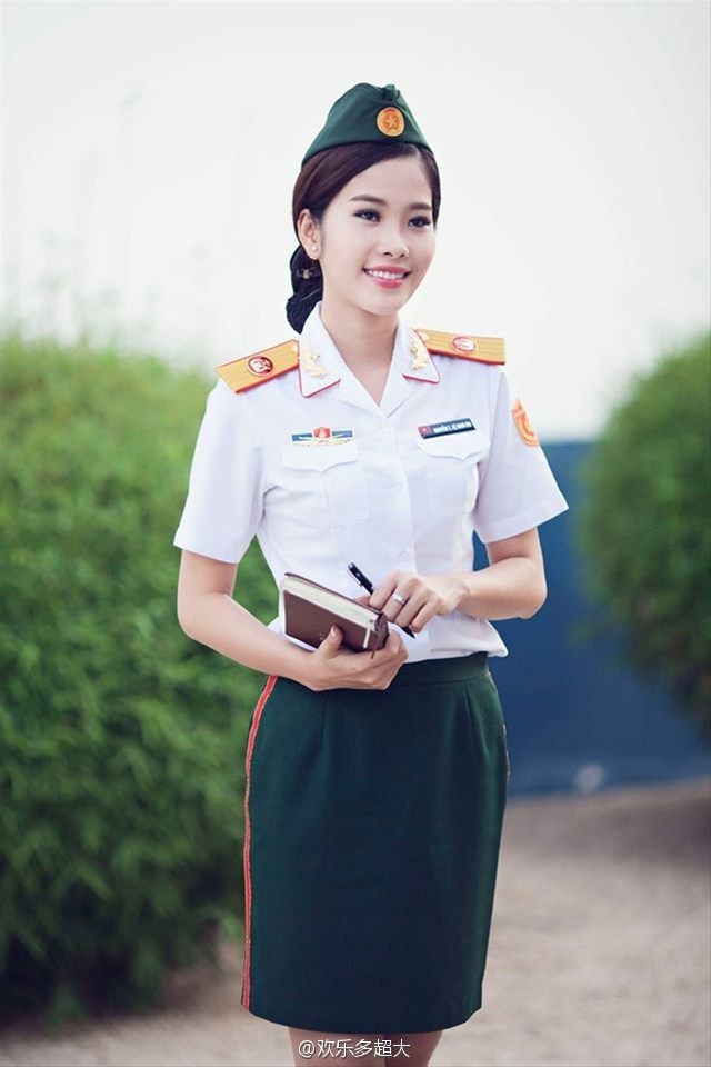 越南女兵穿新式軍服大拍靚照