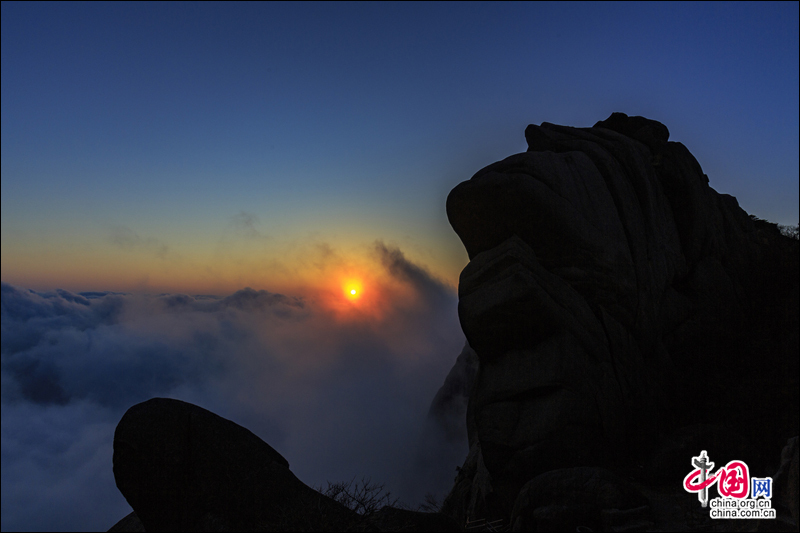 雲海佛光晚霞 黃山初冬美景讓人目不暇接