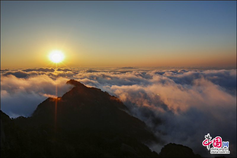 雲海佛光晚霞 黃山初冬美景讓人目不暇接