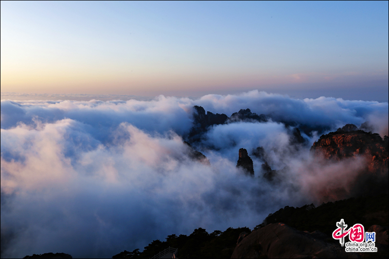 雲海佛光晚霞 黃山初冬美景讓人目不暇接