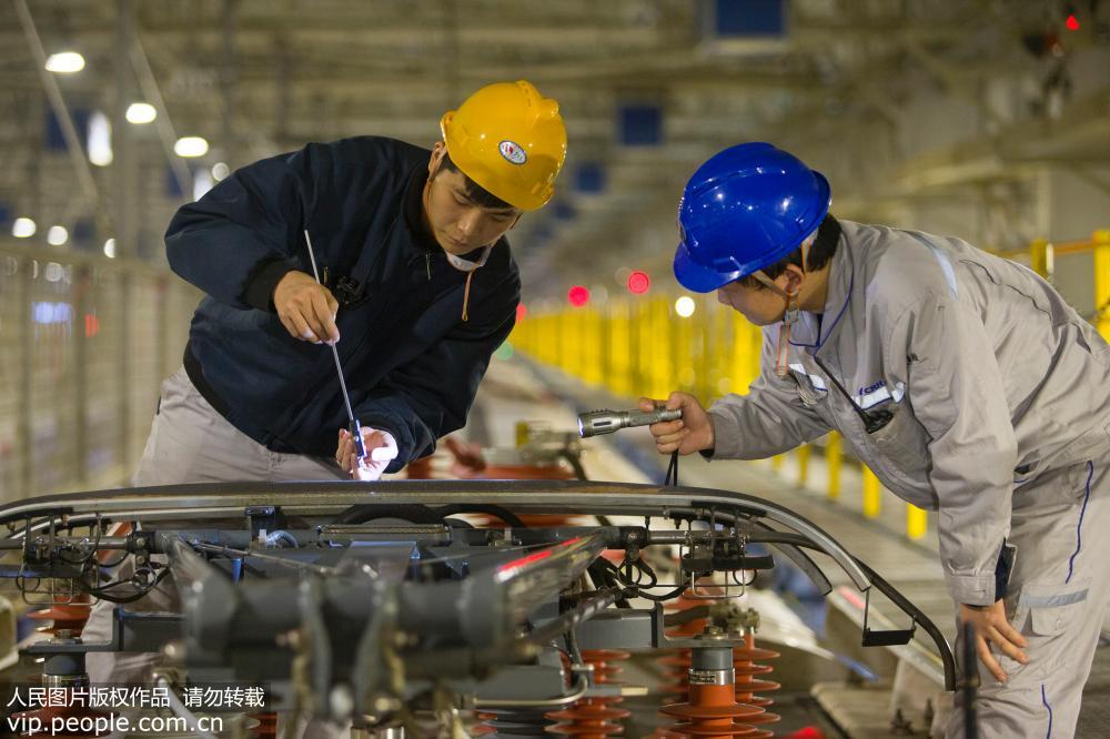 陜西西安：動車“體檢” 備戰西成