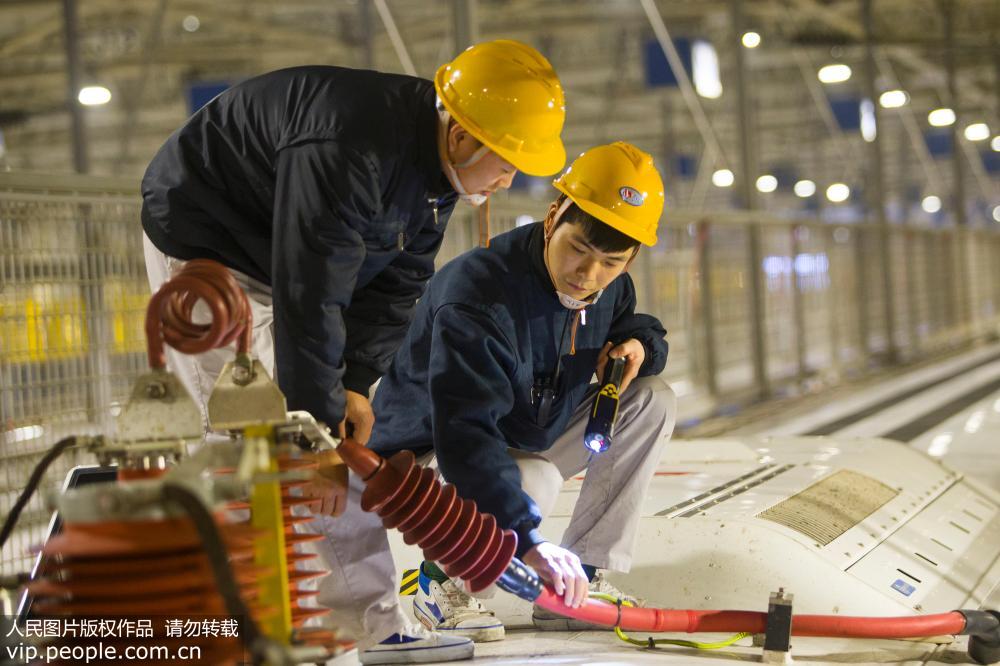 陜西西安：動車“體檢” 備戰西成