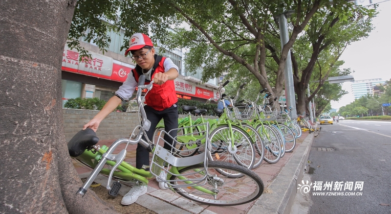 共享單車勸導黨員志願者：為美好市容出力