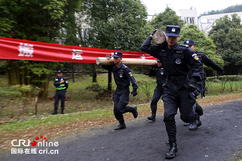 （已過審）（焦點圖/社會）貴陽特警大比武展“十八般武藝”