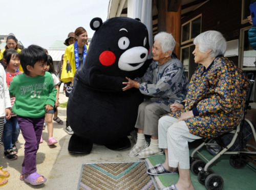 暖萌的熊本熊重出江湖：撫慰災區孩童心(組圖)