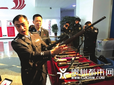 （社會）安順警方破獲特大網絡販槍案 抓獲30名嫌疑人