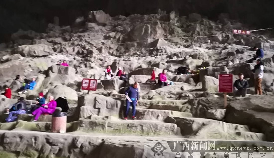 〔焦點圖、八桂大地河池〕探秘巴馬百魔洞 網絡大V感嘆“此洞只應天上有”